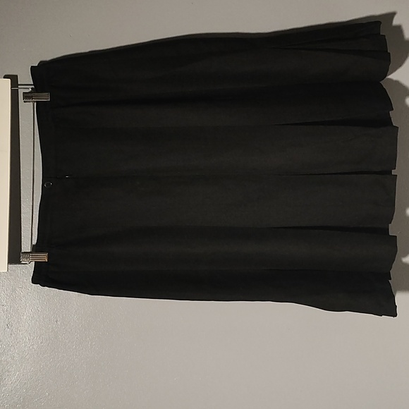 BFA Classics women's black pleated bottom skirt - Picture 10 of 17